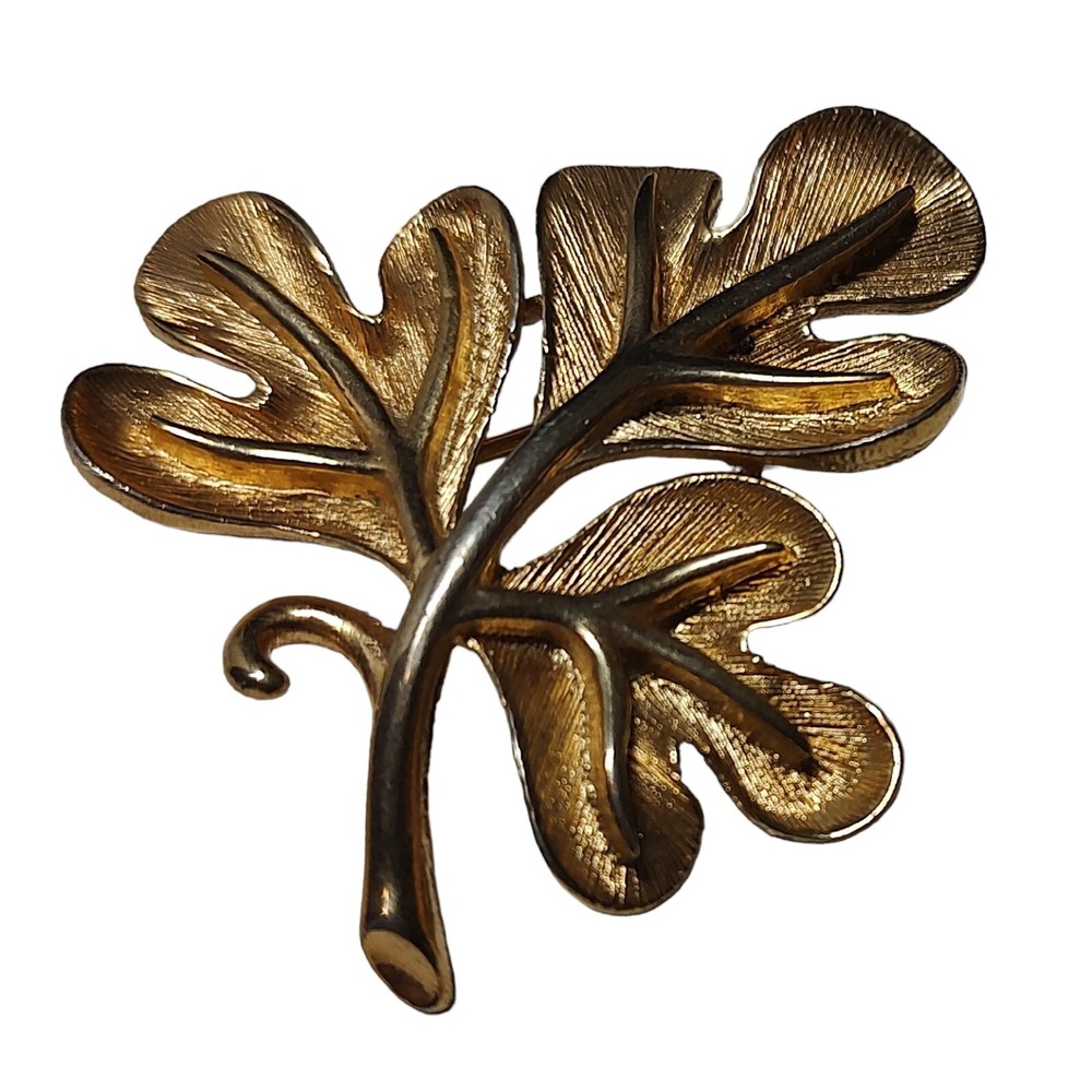 Vintage Leaf Gold Tone Brooch Two Inch Granny Core Unbranded‎ Fall Autumn